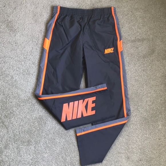 NIKE BOYS SIZE 4 CORE GFX LINED WIND PANT - Picture 2 of 6